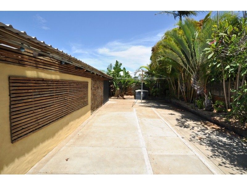 6 Margaroola Avenue, Biggera Waters QLD 4216