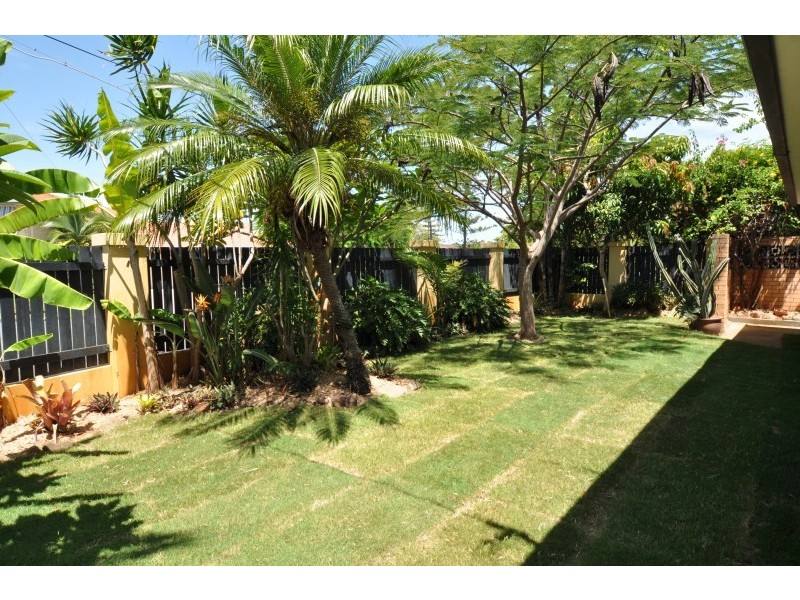 6 Margaroola Avenue, Biggera Waters QLD 4216