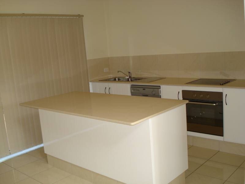 2/1 Ashton Street, Labrador QLD 4215