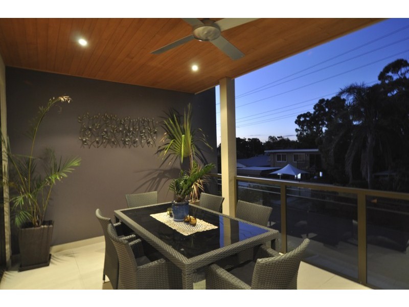 1/8 Eider Avenue, Paradise Point QLD 4216