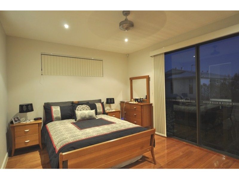 1/8 Eider Avenue, Paradise Point QLD 4216
