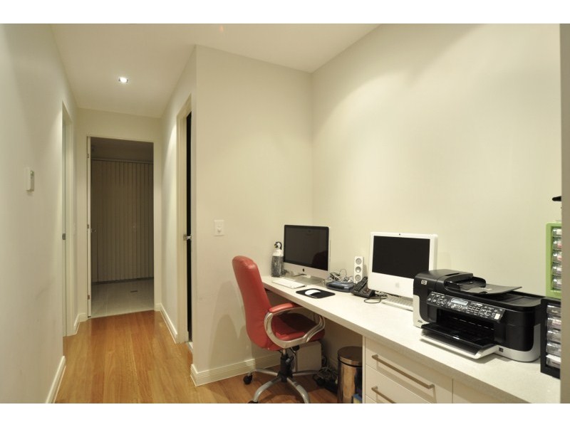 1/8 Eider Avenue, Paradise Point QLD 4216