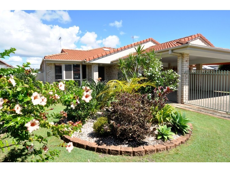 1/4 Gemma Glade, Labrador QLD 4215