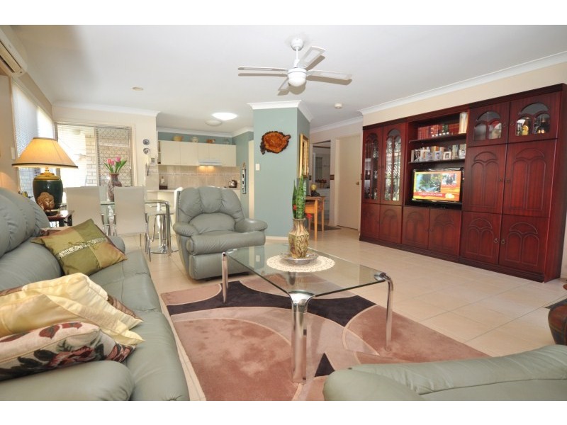 1/4 Gemma Glade, Labrador QLD 4215