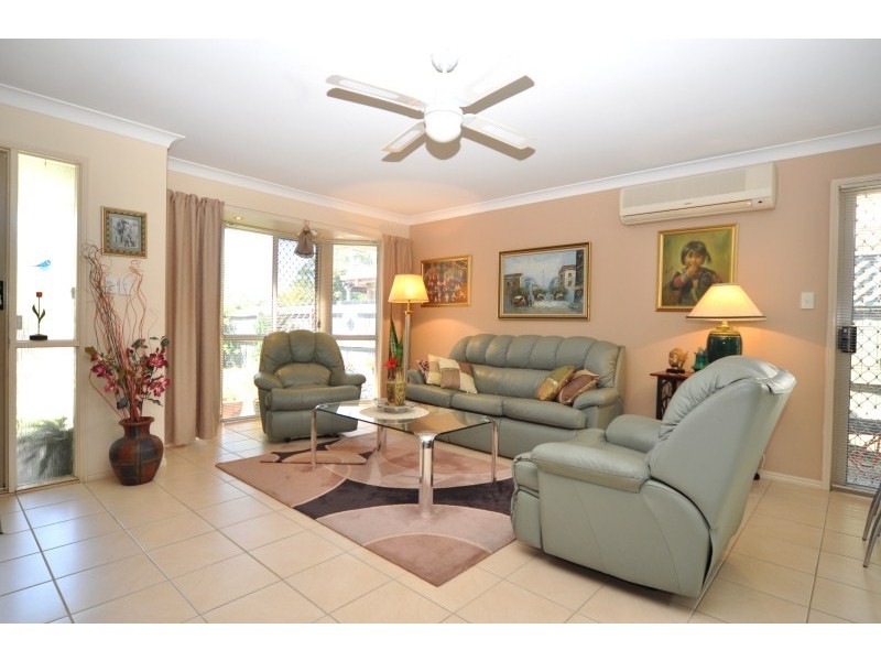 1/4 Gemma Glade, Labrador QLD 4215
