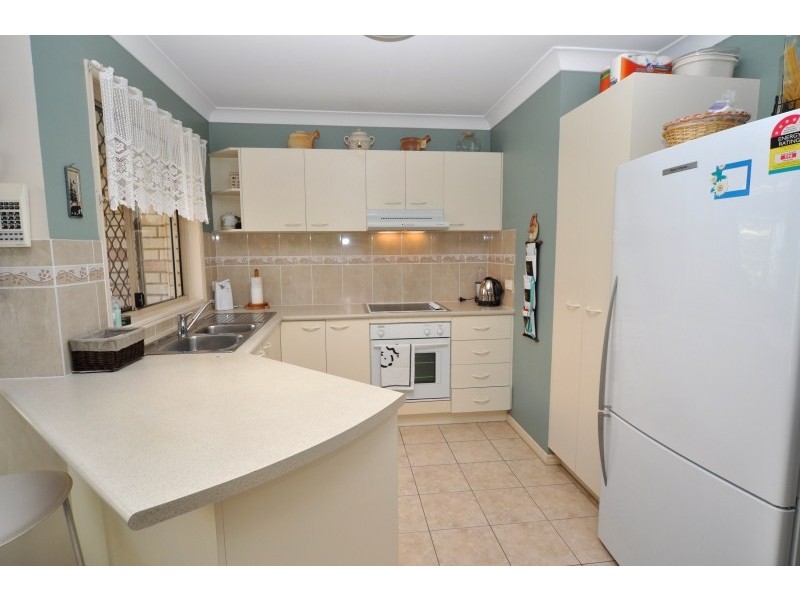 1/4 Gemma Glade, Labrador QLD 4215