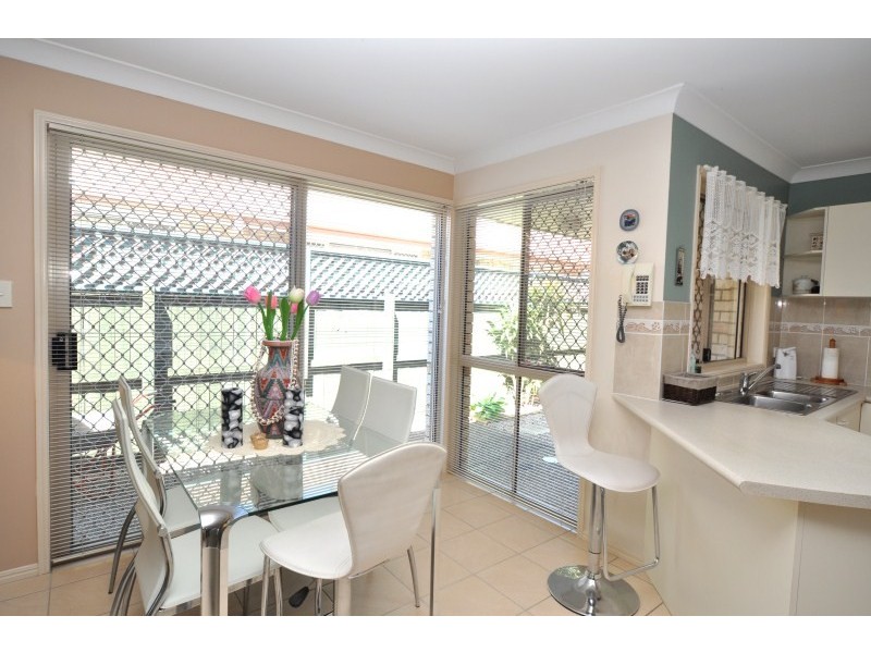 1/4 Gemma Glade, Labrador QLD 4215