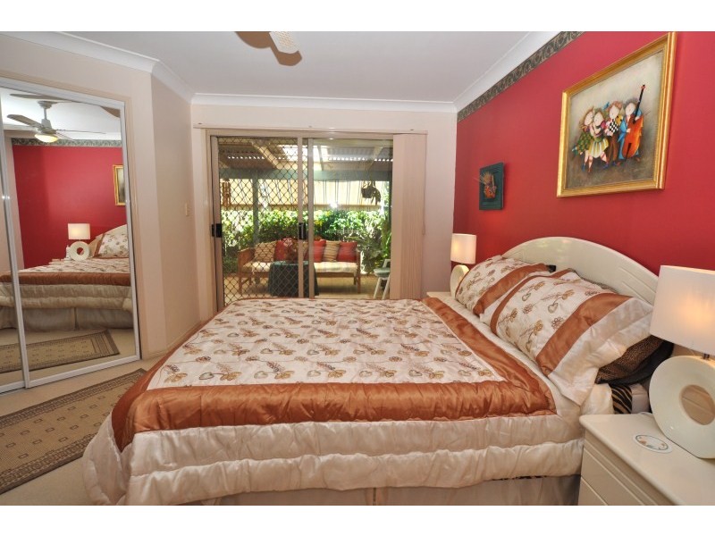 1/4 Gemma Glade, Labrador QLD 4215