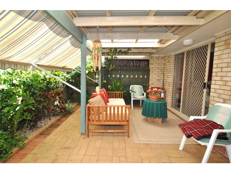 1/4 Gemma Glade, Labrador QLD 4215