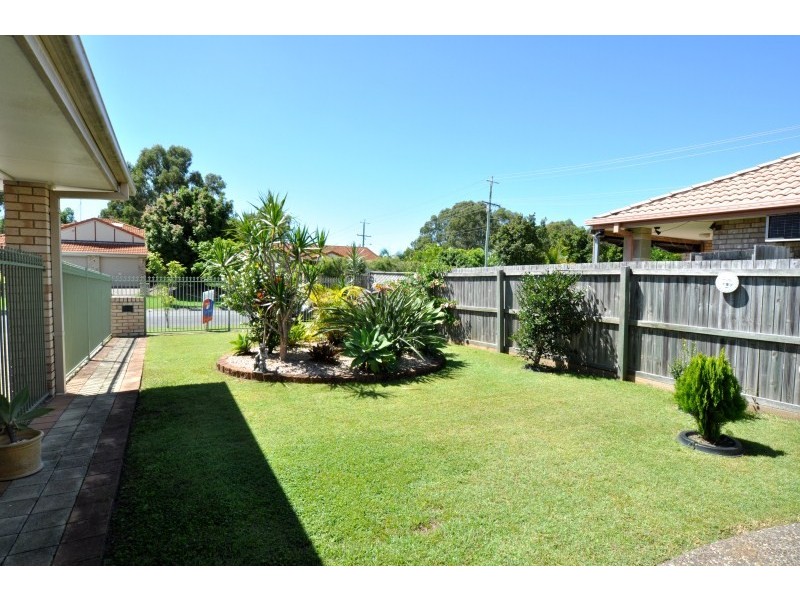 1/4 Gemma Glade, Labrador QLD 4215