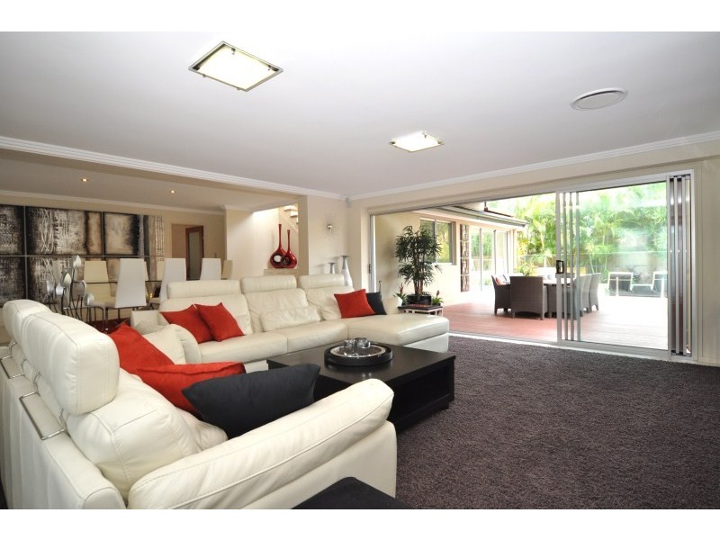 43 Broadwater Street, Runaway Bay QLD 4216