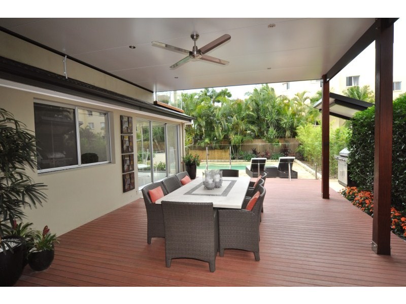 43 Broadwater Street, Runaway Bay QLD 4216