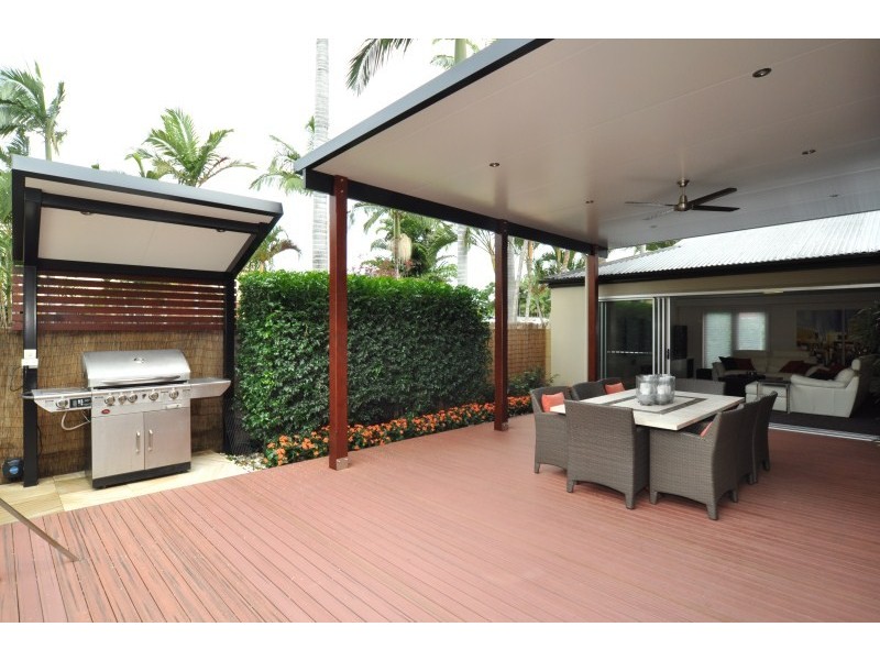 43 Broadwater Street, Runaway Bay QLD 4216