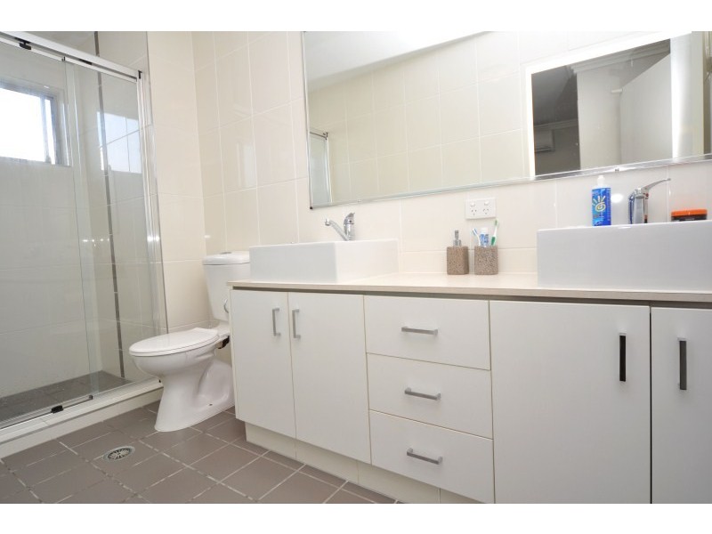 13/8 Proud Street, Labrador QLD 4215