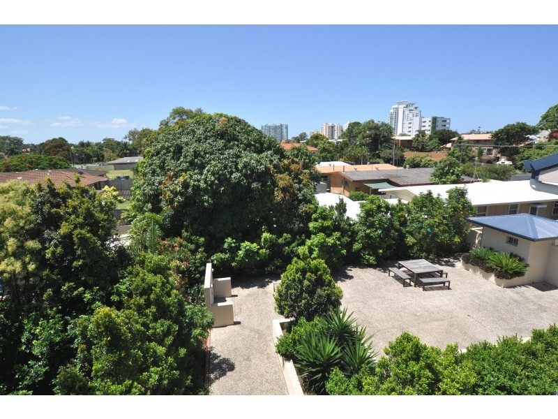 13/8 Proud Street, Labrador QLD 4215