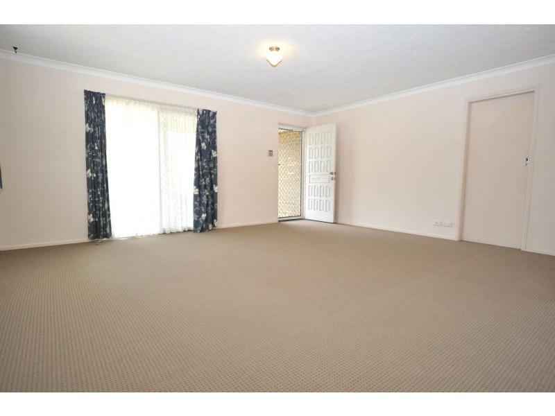 2/217 Central Street, Labrador QLD 4215