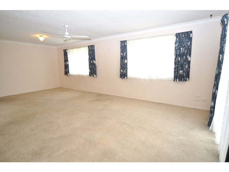 2/217 Central Street, Labrador QLD 4215