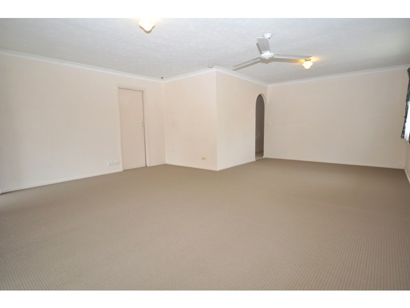 2/217 Central Street, Labrador QLD 4215