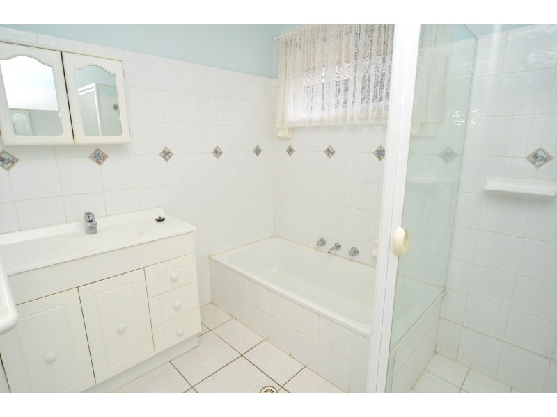 2/217 Central Street, Labrador QLD 4215