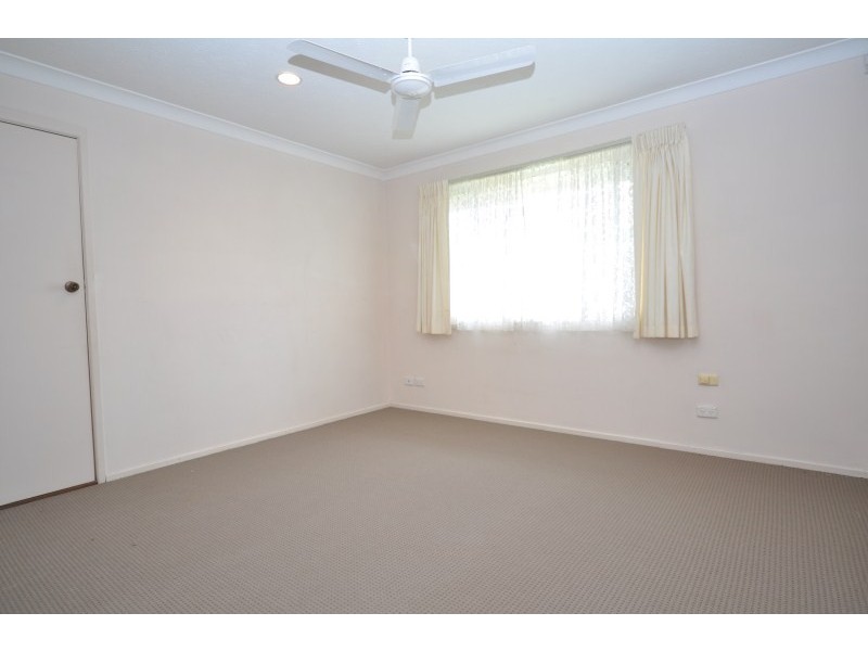 2/217 Central Street, Labrador QLD 4215