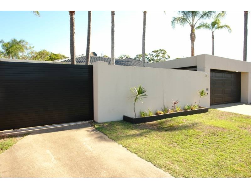 10 Sundown Drive, Paradise Point QLD 4216