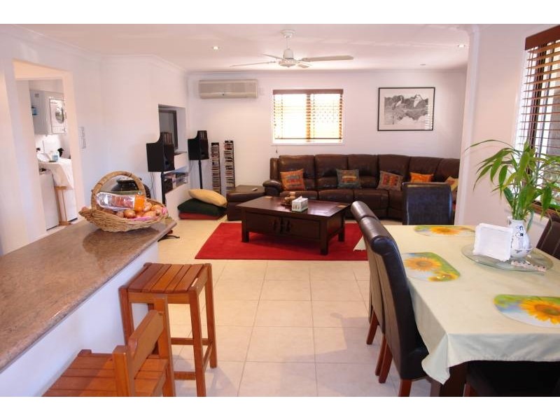 10 Sundown Drive, Paradise Point QLD 4216