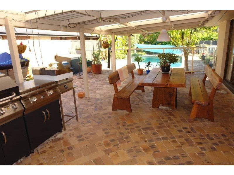 10 Sundown Drive, Paradise Point QLD 4216