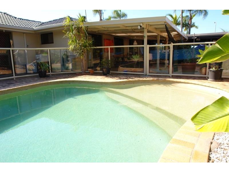 10 Sundown Drive, Paradise Point QLD 4216