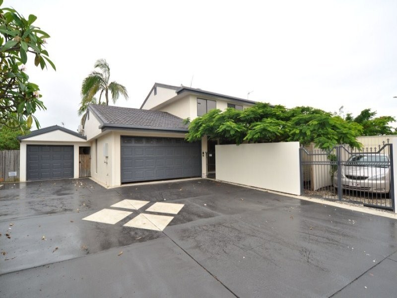 37 Sunbird Avenue, Paradise Point QLD 4216