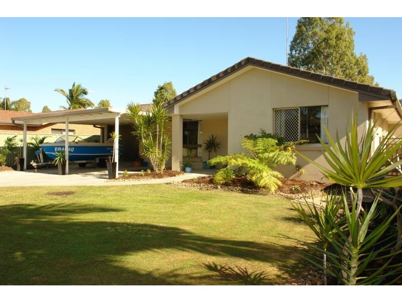 16 Burrinjuck Drive, Coombabah QLD 4216