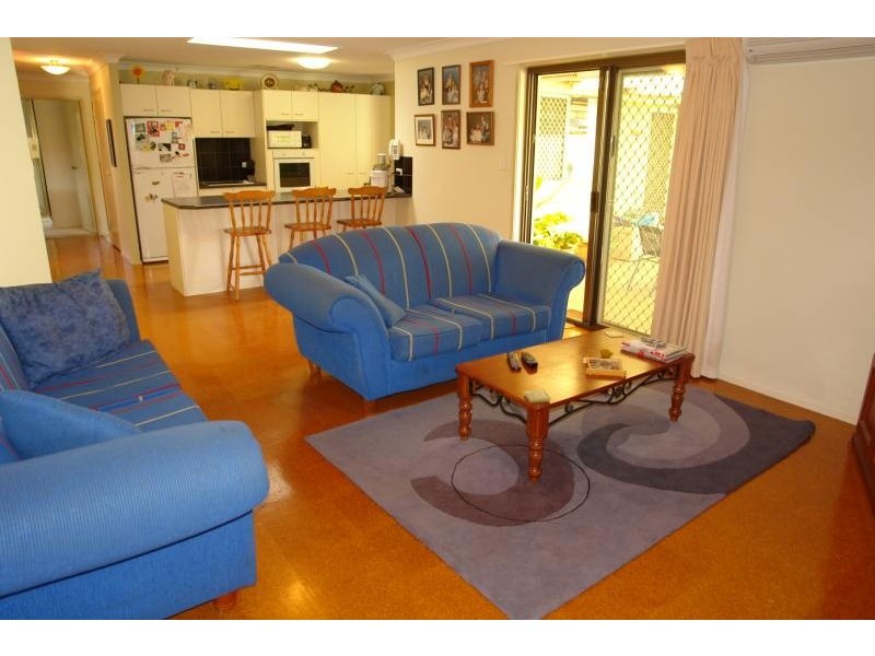 16 Burrinjuck Drive, Coombabah QLD 4216