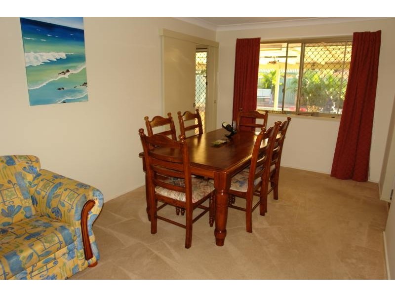 16 Burrinjuck Drive, Coombabah QLD 4216