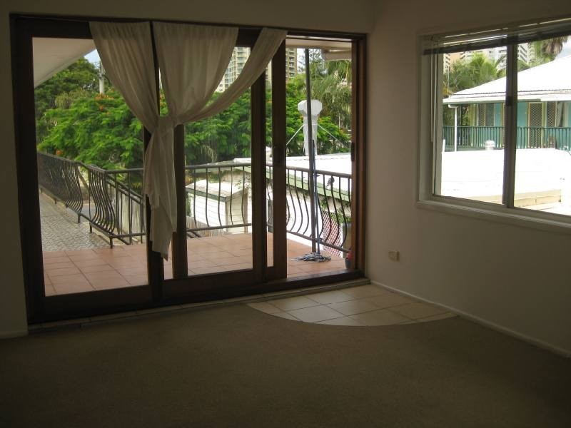 4/10 Pine Avenue, Surfers Paradise QLD 4217