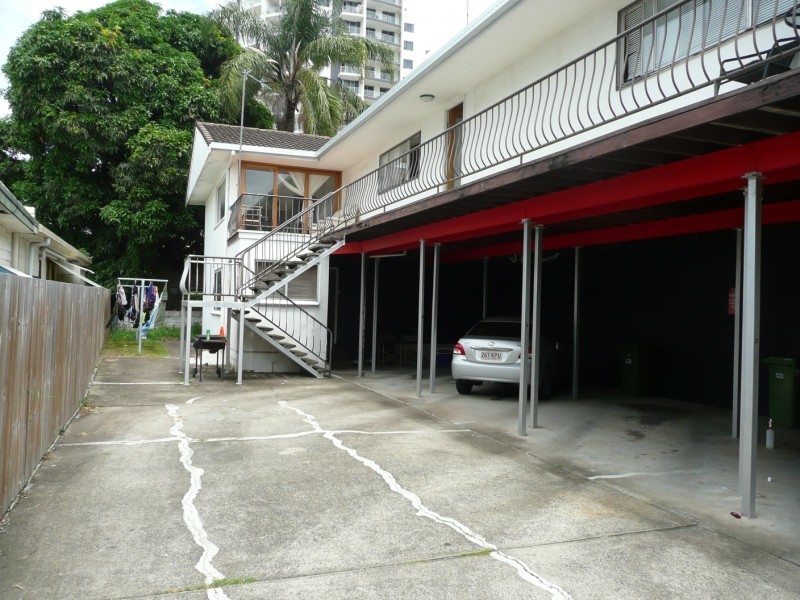 4/10 Pine Avenue, Surfers Paradise QLD 4217