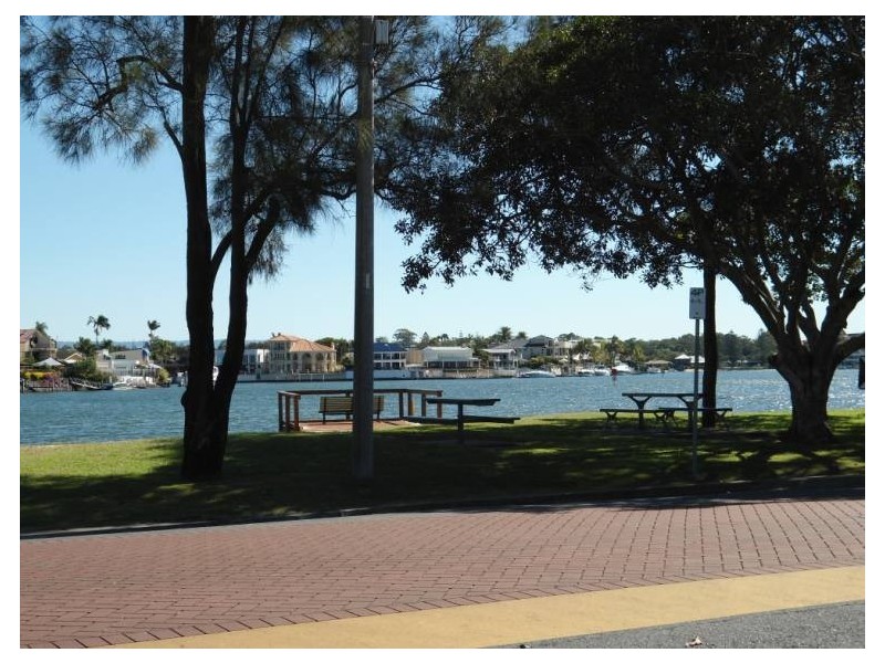 4/10 Pine Avenue, Surfers Paradise QLD 4217