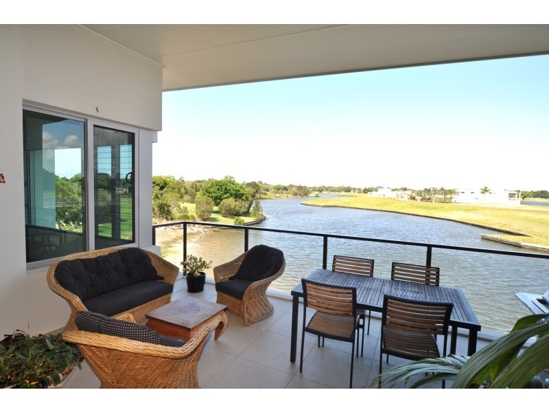 7528 Springfield Drive, Hope Island QLD 4212