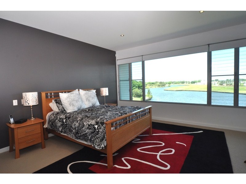 7528 Springfield Drive, Hope Island QLD 4212