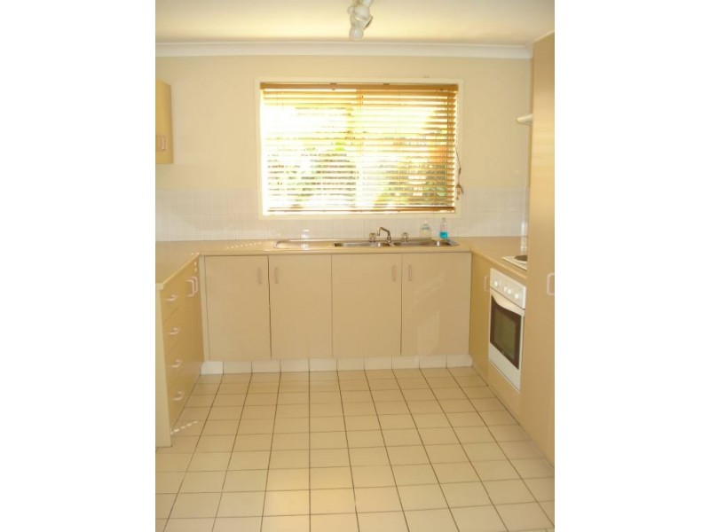 2/7 Riccarton Place, Labrador QLD 4215