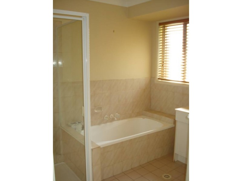 2/7 Riccarton Place, Labrador QLD 4215