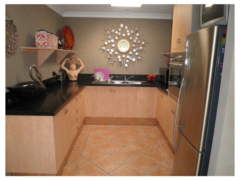 1/19 Nina Parade, Arundel QLD 4214
