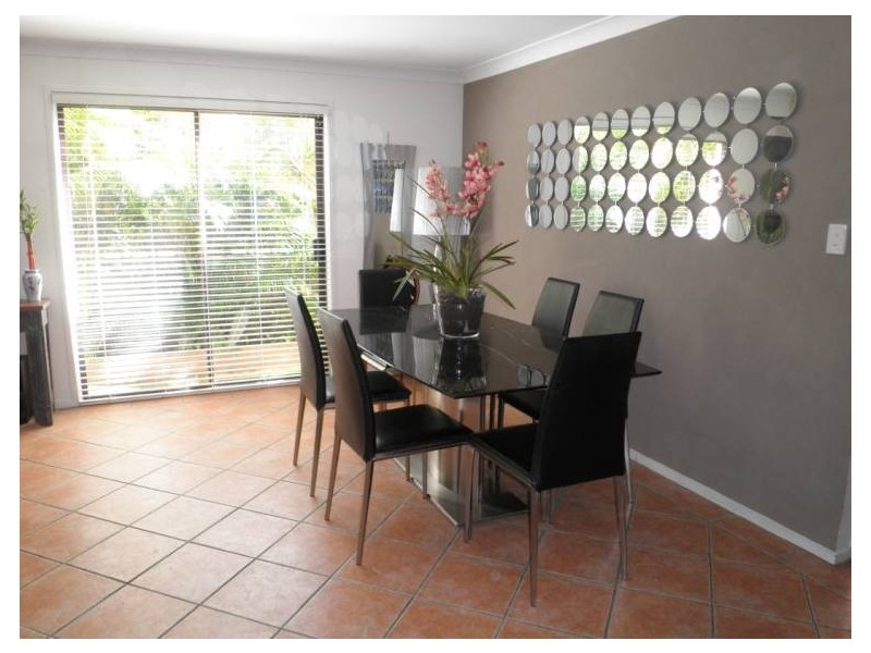 1/19 Nina Parade, Arundel QLD 4214