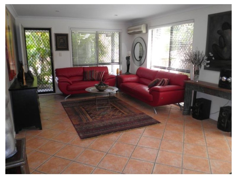 1/19 Nina Parade, Arundel QLD 4214