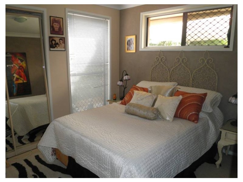 1/19 Nina Parade, Arundel QLD 4214