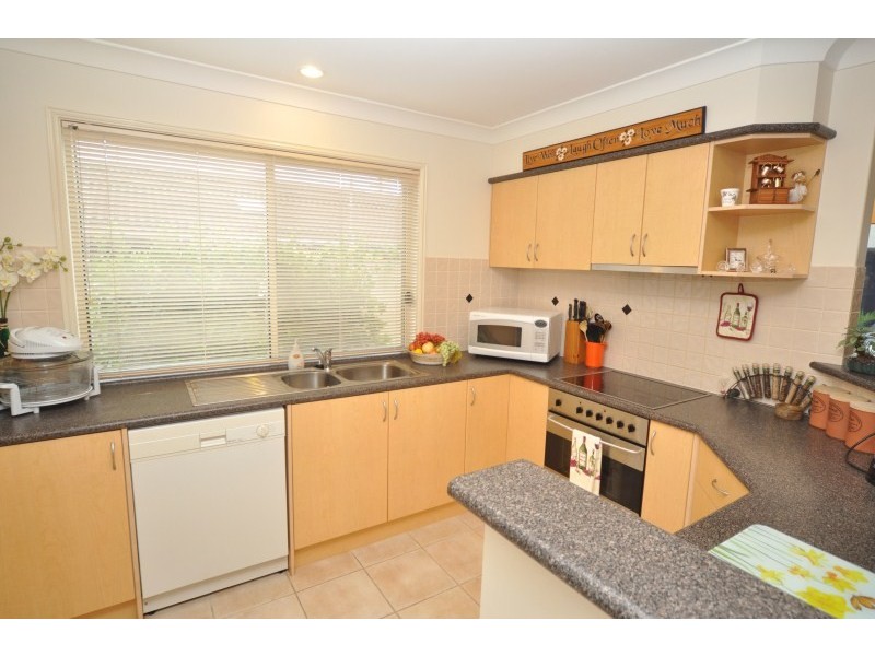 2/26 Nankeen Avenue, Paradise Point QLD 4216