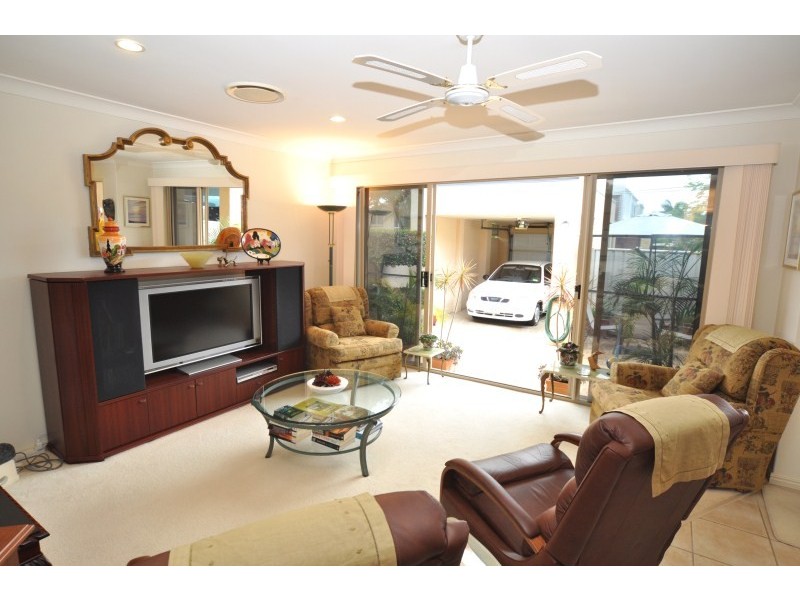 2/26 Nankeen Avenue, Paradise Point QLD 4216