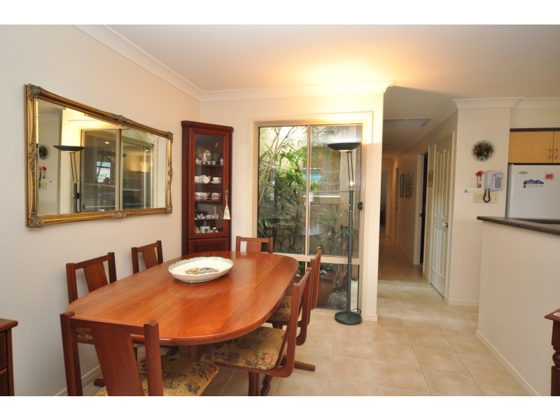 2/26 Nankeen Avenue, Paradise Point QLD 4216