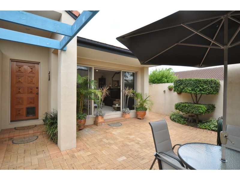 2/26 Nankeen Avenue, Paradise Point QLD 4216