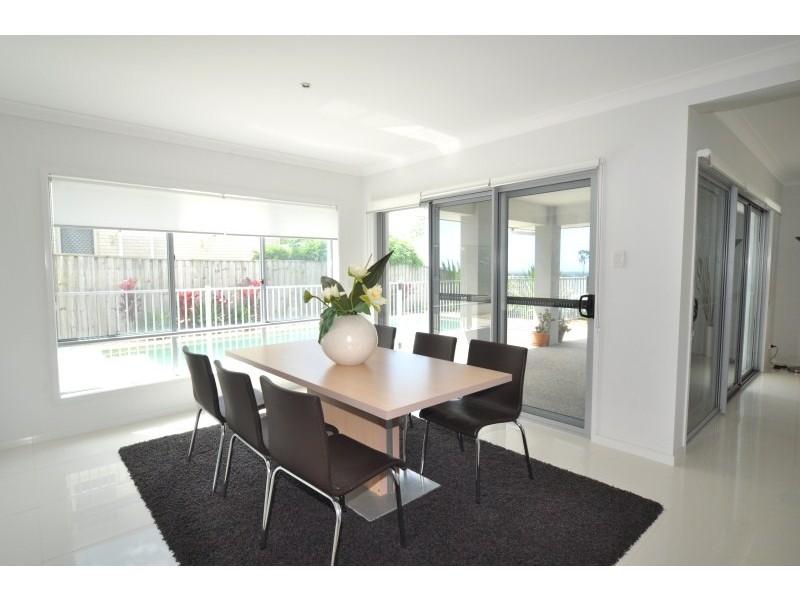 26 Wunburra Circle, Pacific Pines QLD 4211
