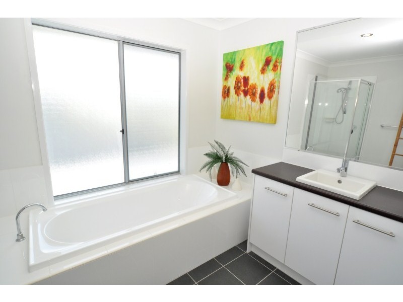 26 Wunburra Circle, Pacific Pines QLD 4211