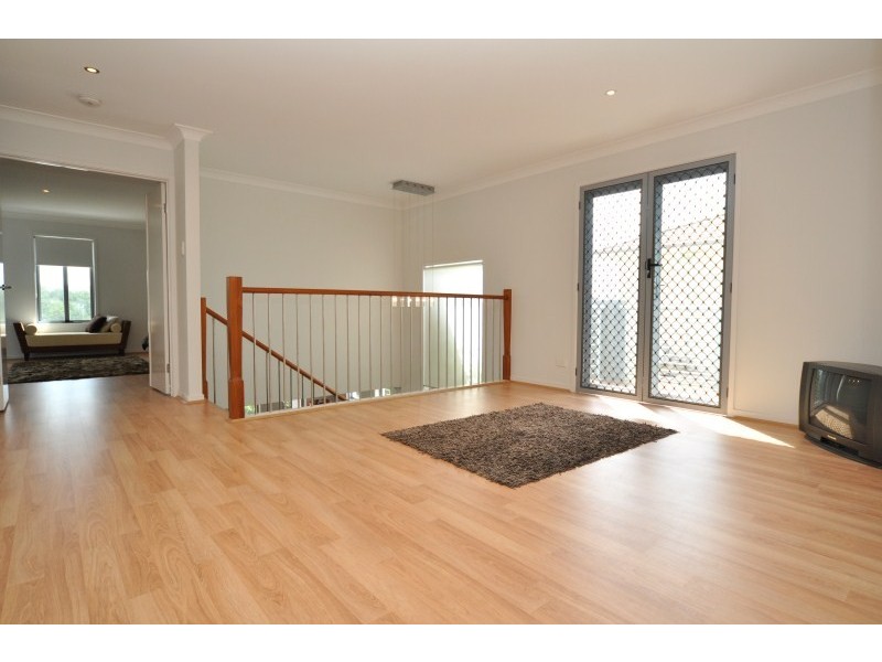 26 Wunburra Circle, Pacific Pines QLD 4211